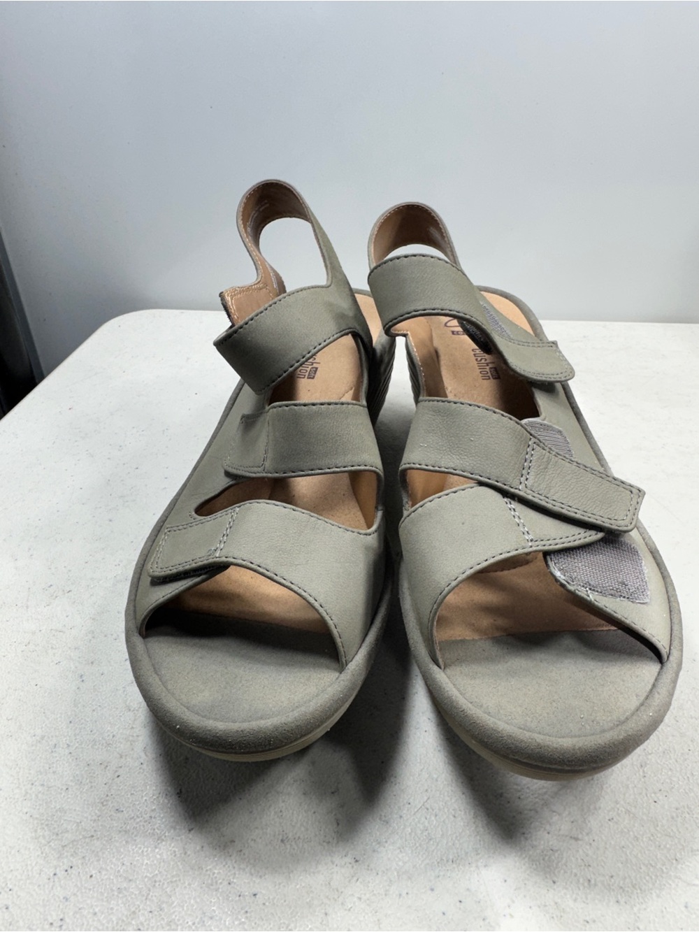 Sandales Clarks Soft Cushion Collection pour femme 7US M en cuir marron.